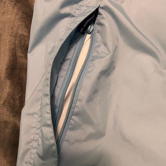 Men’s Packable Windbreaker with Adjustable Hem - Picture 7 of 9